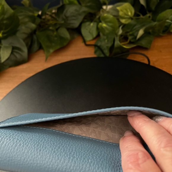 NWOT Michael Kors Fulton Sky Blue Pebbled Leather Wallet - Picture 9 of 11